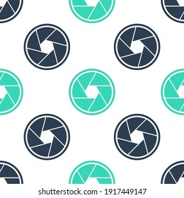 Green Camera shutter icon isolated seamless pattern on white background. Vector.