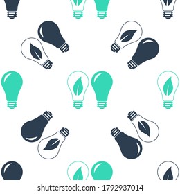 Lámpara clásica verde y bombilla de luz con icono de hoja interior aislado de patrón transparente sobre fondo blanco. Luz eléctrica. Concepto de ecología verde.  Vector