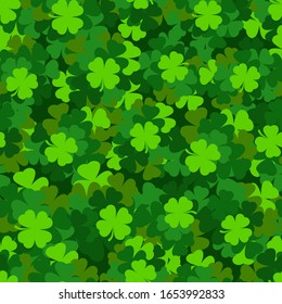 Green clover leaf decorative on a dark green background. Flat St Patricks Day Seamless Pattern. Vector clover leaf sign of luck. Funny festive card for the holiday. Elegant clip-art background