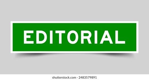 Etiqueta de etiqueta cuadrada de color verde con editorial de palabras que se inserta en fondo gris