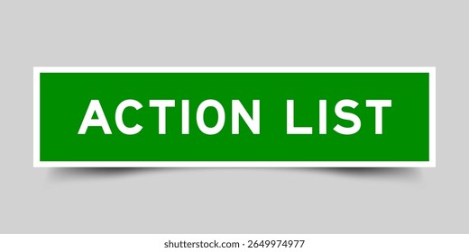 Rótulo adesivo de forma quadrada de cor verde com lista de ações de palavra no plano de fundo cinza
