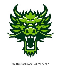 Das Logo des grünen Drachenkopfes mit der Vorderansicht. Einfach geformte Drachenmarke. Drache mit geöffnetem Mund und Fangzähnen. Asiatisches Kultursymbol für ein neues Jahr 2024. Fantasy Magic Reptilien Raubfisch. Drache Kopf für dein Design.