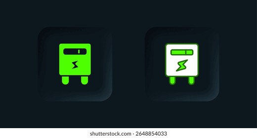 Icono de metro eléctrico verde aislado sobre fondo negro. Botón cuadrado negro. Vector