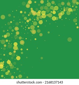 Brillo verde sobre un fondo verde. Explosión de confeti. Fondo festivo vectorial. Verano, impresión primaveral. Elemento abstracto del diseño para año nuevo, Navidad, cumpleaños, tarjeta de boda, pancarta, afiche