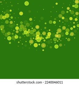 Grün glitzert auf grünem Hintergrund. Explosion von Konfetti. Vektorfestivals Hintergrund. Sommer, Frühlingsdruck. Abstraktes Design für das neue Jahr, Weihnachtsmesse, Geburtstag, Hochzeitskarte, Banner, Poster