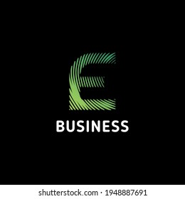 Abstrakte, grüne Farbverlauf-Rundlinien-Buchstabe E, Logo auf schwarzem Hintergrund