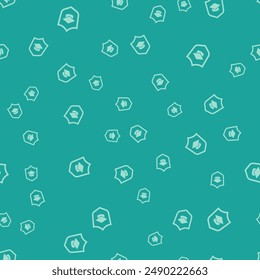 Grüne Graduierungskappe mit Schildsymbol isolierte nahtlose Muster auf grünem Hintergrund. Versicherungskonzept. Sicherheit, Schutz, Konzept schützen.  Vektorgrafik
