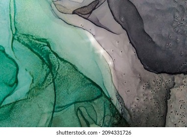 Textura de mármol verde y gris con chispas. Tinta de alcohol.  Antecedentes abstractos. Pintado a mano con tinta de alcohol. Cartel, diseño de afiches. Vector.