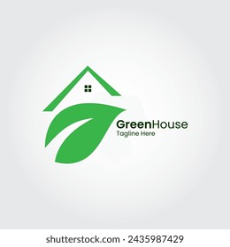 Green House Logo Design-Vorlage mit Blatt. Natürliches Heimlogo. In: Resident Homes Vector Logo. Design-Schablone aus Eiche und Haus, die aus einem einfachen Kratzer gemacht. Es ist gut für das Symbol einer Immobilie.
