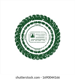 Icono de tarjeta de identificación verde dentro de la textura de caucho perturbada