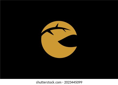 Vector de diseño de logotipo de hoja verde. Símbolo de ilustración de letra E. Deja un icono de vector natural.