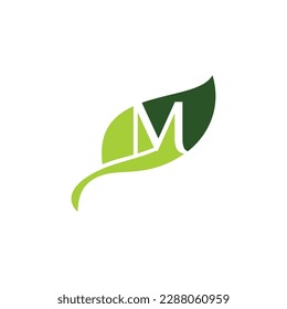 Grünes Leaf mit negativem Leerzeichen M Logo Design 005