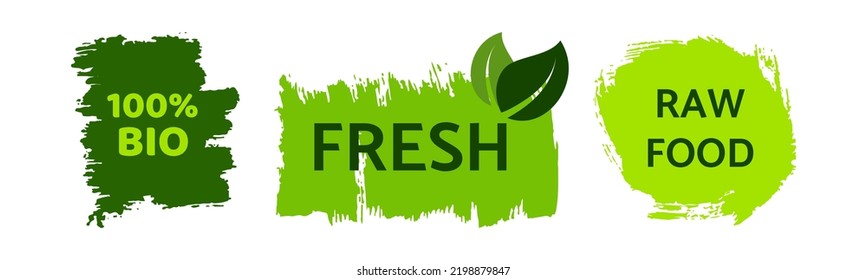 Grüne natürliche Bioetiketten. Set von drei grünen Bio-, Bio-, Öko-, Vegan-Etiketten auf handgezeichnet Flecken. Vektorgrafik
