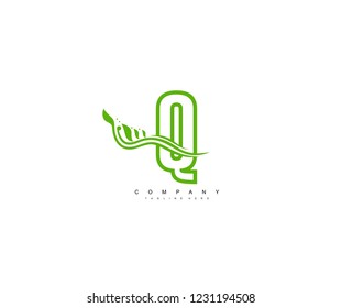 Green Q Letter Linked Element Swoosh Flourish Monogram Logotype