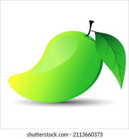 Grüne süße Mango mit Blättern