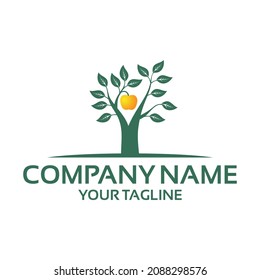 Grüner Baum mit Apfellogo-Symboldesign.  Universelles Logo für die ökologische Produktion.