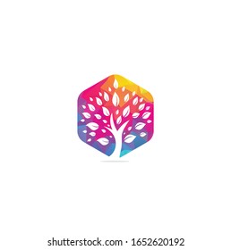 Diseño del logo del árbol verde. Diseño abstracto de vectores de elementos orgánicos. Icono de concepto de Logotipo de vida Feliz.	