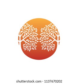 Green tree logo icon. Natural forest template design. Family life community vector illustration