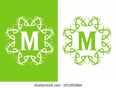 Blanco verde de la letra inicial de M en un diseño de marco único