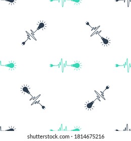 Icono de obturador de alambre verde y bombilla de luz aislado en un patrón sin fisuras en el fondo blanco. Enchufe, lámpara y cable en forma de latido cardíaco. Concepto de electricidad e iluminación. Vector.