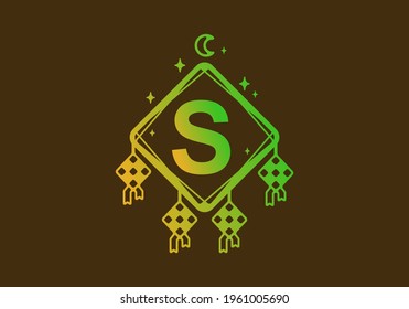 Green yellow gradient color of S initial letter in ramadan theme frame
