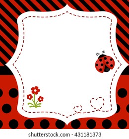 Tarjeta de saludo con ladybug. Fondo con flor y mariquita.