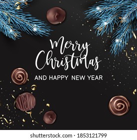 Tarjeta de saludo con ramas de pino y dulces de chocolate. Paletilla de oro y letras caligráficas decorativas. Celebrando las vacaciones de invierno. Postales realistas de Navidad. Vector de estilo plano
