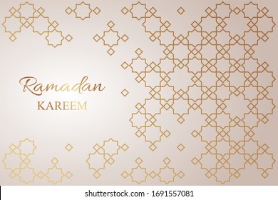 Grußkarte für Rmadan mit goldenem arabischem traditionellem Ornament auf beigem Hintergrund.