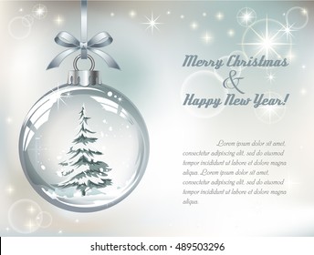 Grußkarte mit Vektorrealistisch transparenten, silbernen Weihnachtsbällen mit Schnee auf hellabstraktem Hintergrund