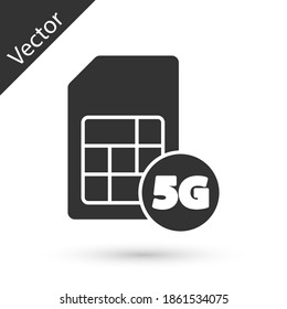 Gray 5G Sim Card Symbol einzeln auf weißem Hintergrund. Mobilfunk- und drahtlose Kommunikationstechnologien. Elektronische Netzwerkchipverbindung. Vektorgrafik.