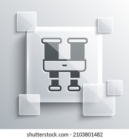 Icono de binoculares grises aislados en fondo gris. Buscar signo de software. Símbolo de equipo espía. Paneles de vidrio cuadrado. Vector