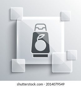 Botella gris de icono de champú aislado en fondo gris. Paneles de vidrio cuadrado. Vector