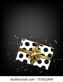 Fondo gris de Navidad con caja de regalo y serpentina. Ilustración de la vista superior del vector.