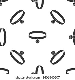 Grey Collar with name tag icon isolated seamless pattern on white background. Simple supplies for domestic animal. Cat and dog care. Pet chains. Vector Illustration