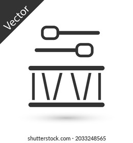 Icono de tambor gris con palos de tambor aislado en fondo blanco. Signo musical. Símbolo de instrumento musical.  Vector