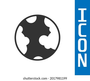 Icono de globo terrestre gris aislado en fondo blanco. Signo mundial o terrestre. Símbolo global de internet. Formas geométricas.  Vector