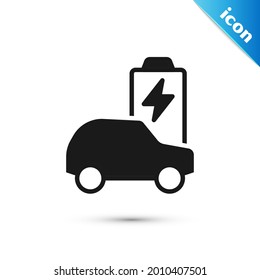 Icono de carga del enchufe del cable eléctrico y del coche eléctrico gris aislado en el fondo blanco. Tecnologías ecológicas renovables.  Vector