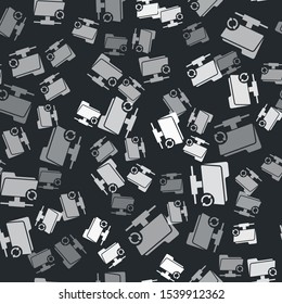 Grey FTP sync refresh icon isolated seamless pattern on black background. Software update, transfer protocol, router, teamwork tool management, copy process.  Vector Illustration