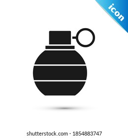 Icono de granada de la mano gris aislado en fondo blanco. Explosión de bomba.  Vector
