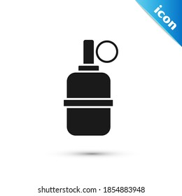 Icono de granada de la mano gris aislado en fondo blanco. Explosión de bomba.  Vector