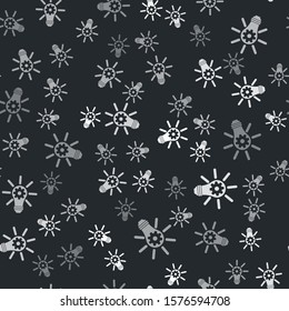 Grey Light bulb with rays shine and gear inside icon isolated seamless pattern on black background. Innovation concept.  Vector Illustration