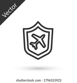 Graue Linie Tafel mit Schild Symbol einzeln auf weißem Hintergrund. Fliegendes Flugzeug. Flugzeugversicherung. Sicherheit, Sicherheit, Schutz, Schutzkonzept. Vektorgrafik.