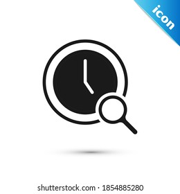 Vidrio de ampliación gris con icono de reloj aislado sobre fondo blanco. Búsqueda por reloj.  Vector