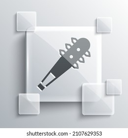 Icono de bola de mace encadenada gris medieval aislado en fondo gris. Un arma medieval más moderna o un macizo con picos. Paneles de vidrio cuadrado. Vector