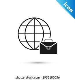 Icono de trabajo en línea gris aislado en fondo blanco. Hombre independiente trabajando en una laptop en su casa. Trabajo remoto. Concepto de trabajo distante.  Vector