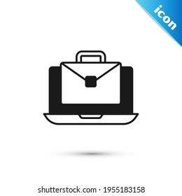 Icono de trabajo en línea gris aislado en fondo blanco. Hombre independiente trabajando en una laptop en su casa. Trabajo remoto. Concepto de trabajo distante.  Vector