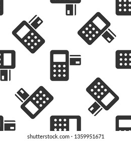 Grey Pos terminal with inserted credit card icon isolated seamless pattern on white background. Payment terminal transaction. Vector Illustration