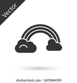 Grauer Regenbogen mit Wolkensymbol einzeln auf weißem Hintergrund. Vektorillustration-Illustration