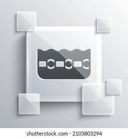 Icono de la piscina gris aislado de fondo gris. Paneles de vidrio cuadrado. Vector