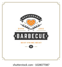 Ilustración vectorial del logotipo del restaurante asador. Emblema de la barbacoa, silueta de carne. Diseño de placa de tipografía de época.